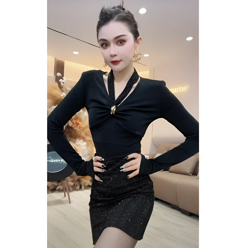 【YING FASHION】莹老板-时尚气质百搭挂脖金扣上衣 90870078 376