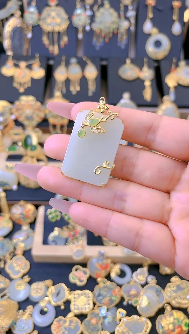 【闪购商品】和田玉吊坠银S925镀金镶嵌燕子无事牌吊坠