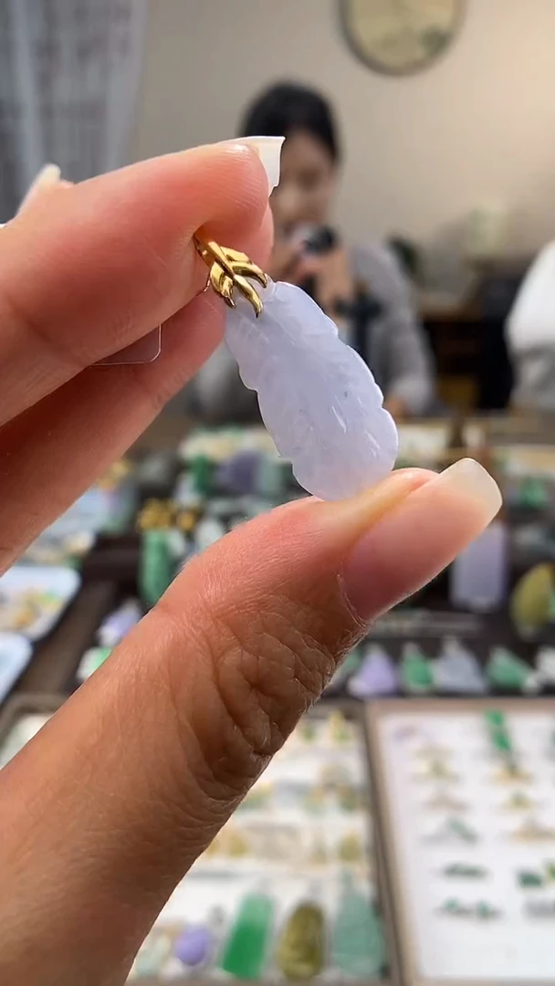 翡翠18K金镶嵌吊坠(不含链)紫羽毛