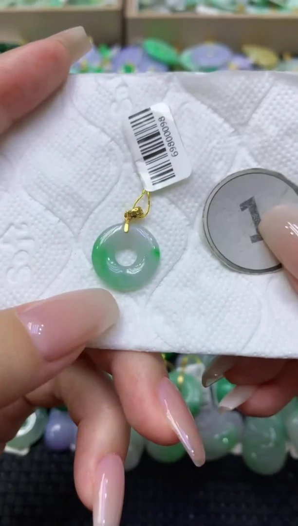 颈饰未镶嵌翡翠天然缅甸翡翠A货