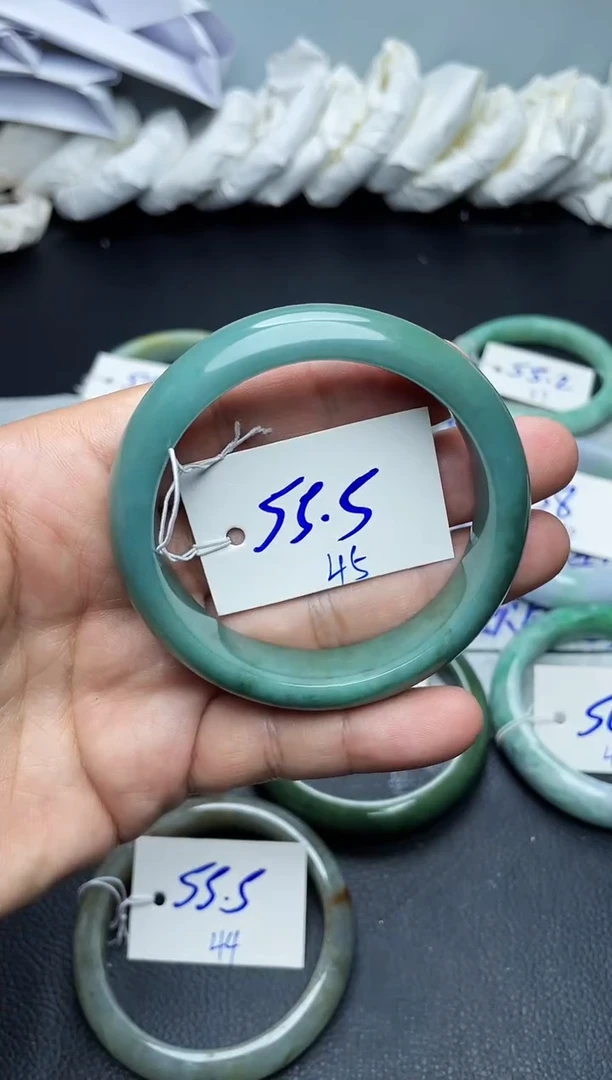 未镶嵌手镯翡翠45