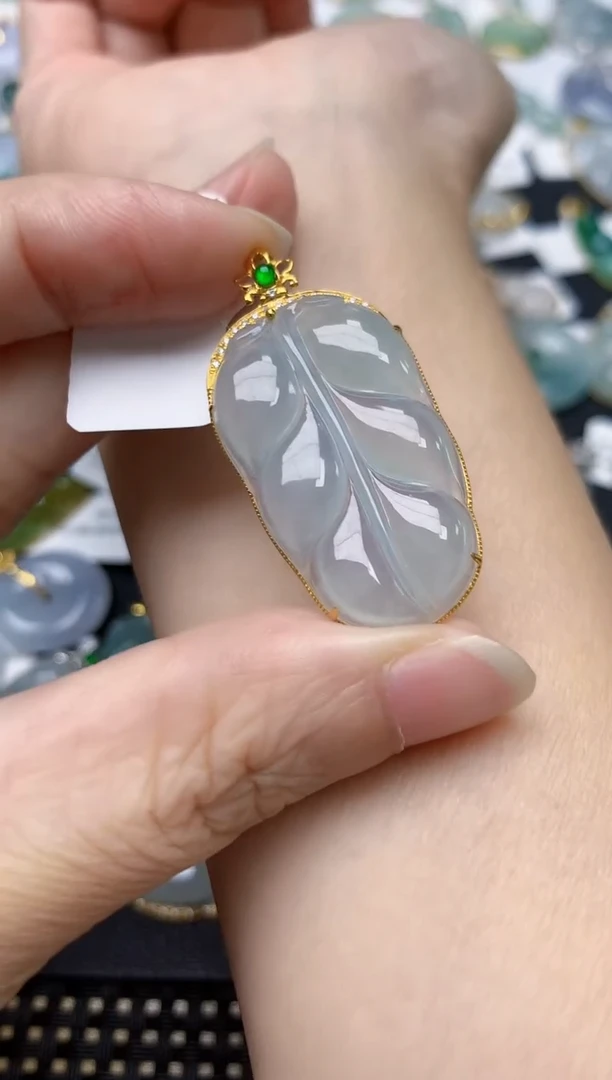 翡翠18K金镶嵌颈饰天然缅甸A货翡翠