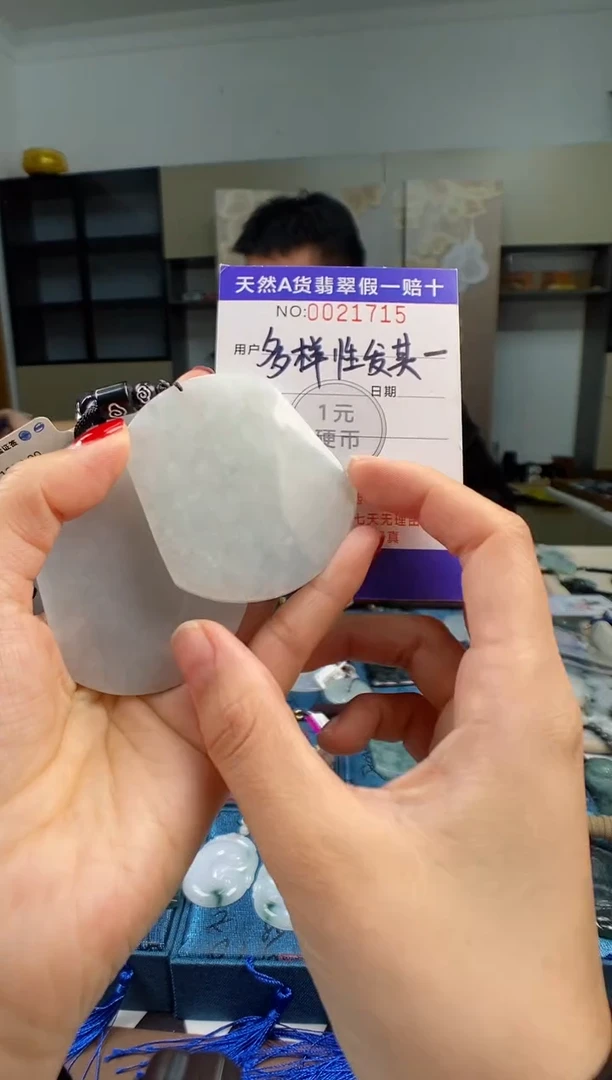 颈饰未镶嵌翡翠 多样性发其一