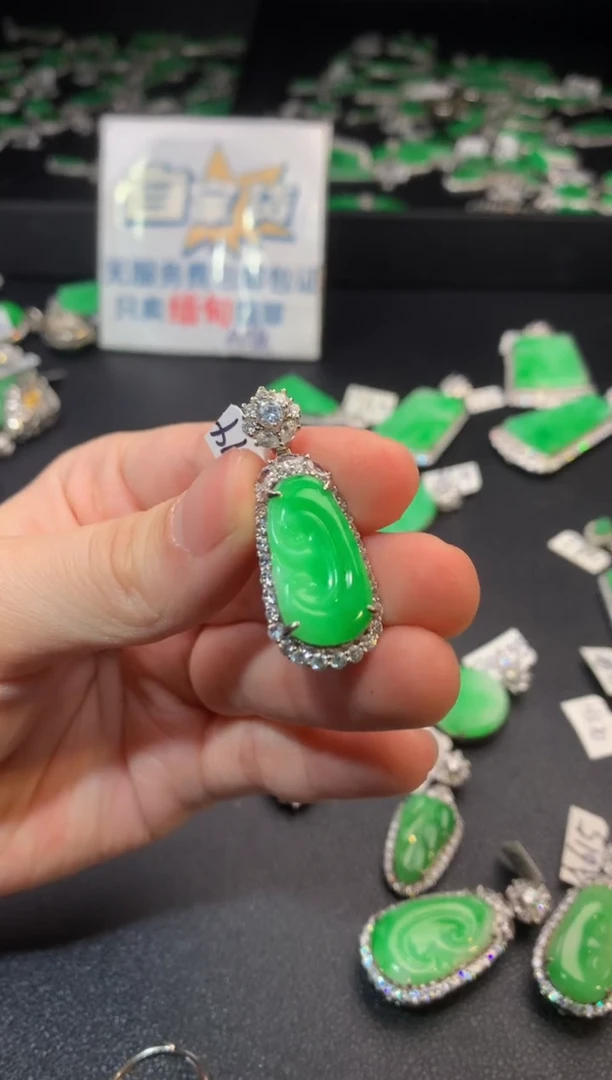 翡翠银S925镶嵌颈饰翡翠