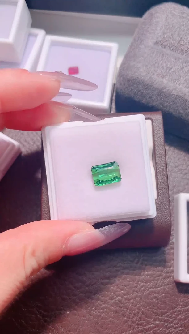 未镶嵌珠宝半成品绿色碧玺10.4*7.7 4.35ct