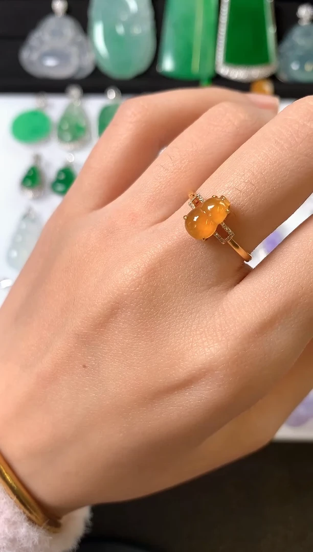 18K金镶嵌戒指翡翠戒指