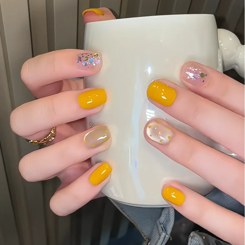 新款纯手工穿戴甲温柔手绘柠檬黄猫眼波点俏皮美甲美甲小香风显白