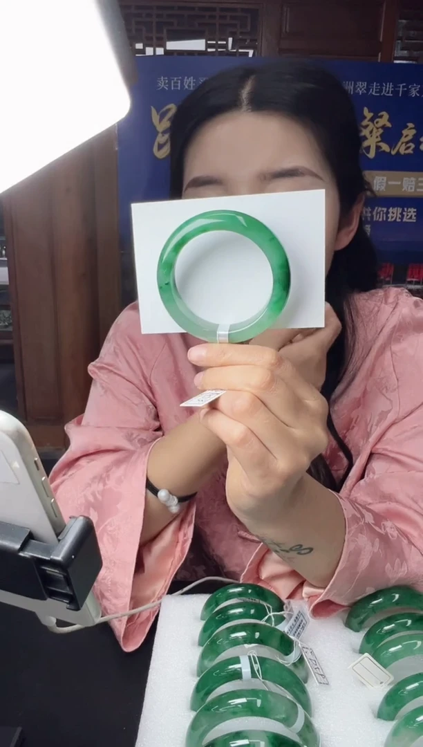 【闪购商品】石英质玉手镯未镶嵌1