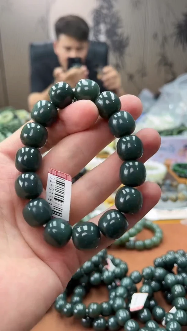 手串未镶嵌和田玉新疆且末孔雀蓝14