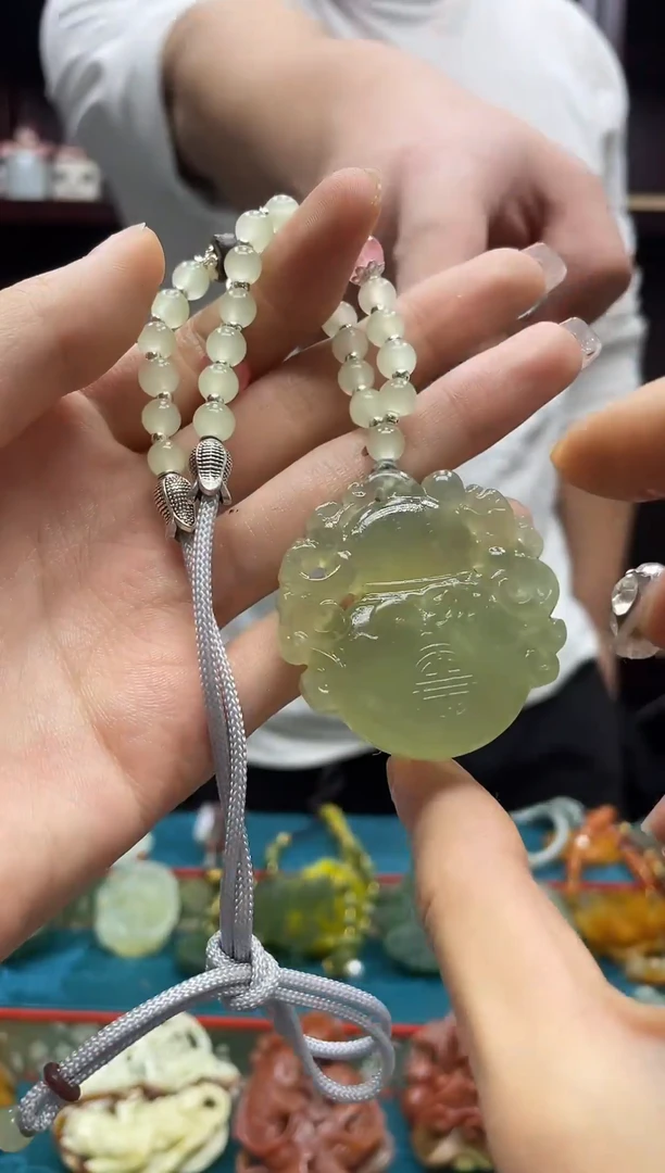 未镶嵌岫玉吊坠·