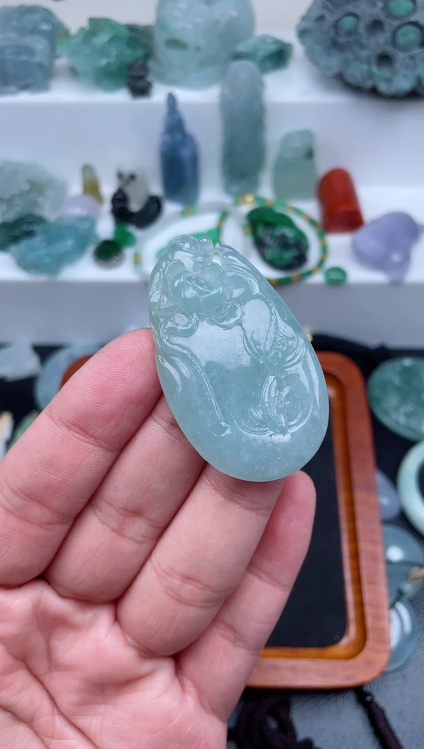 【闪购商品】翡翠颈饰未镶嵌莲花荷叶鱼