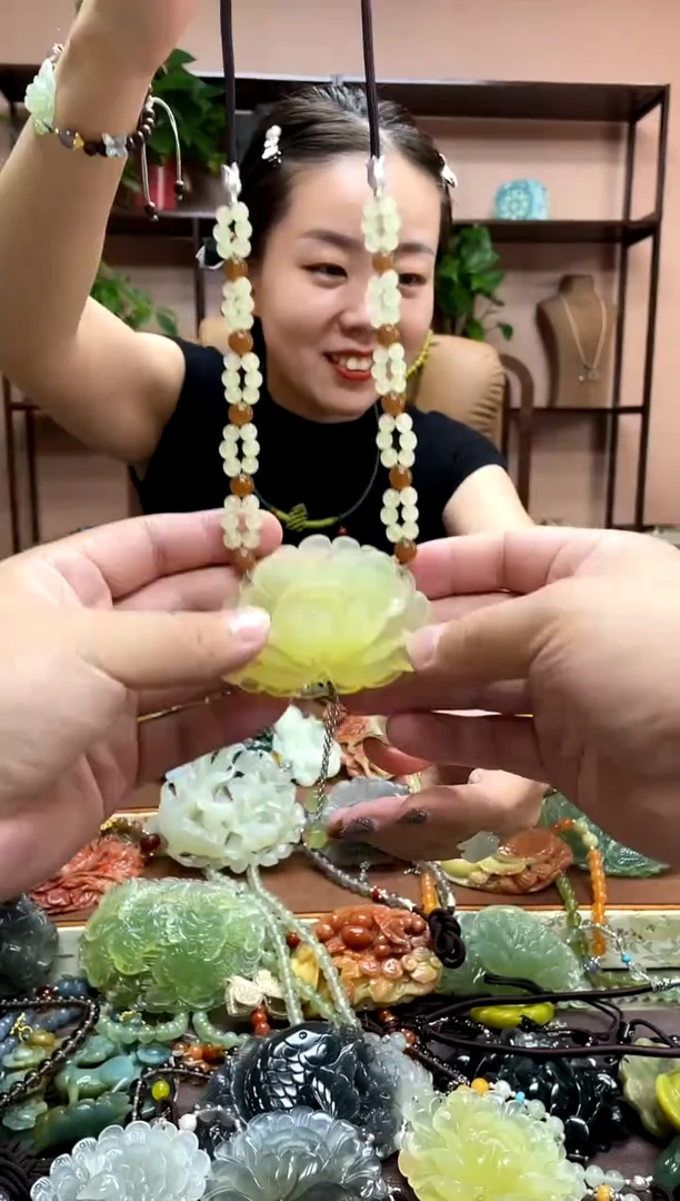 未镶嵌岫玉吊坠·