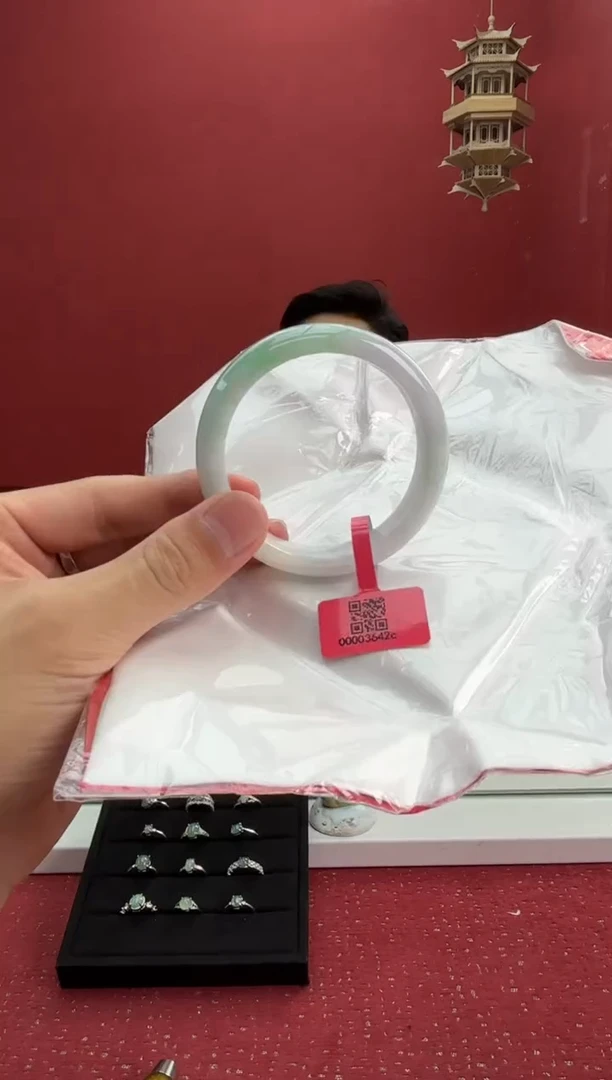 翡翠手镯未镶嵌18手镯