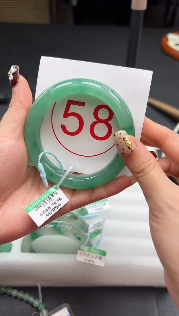 未镶嵌手镯石英质玉30