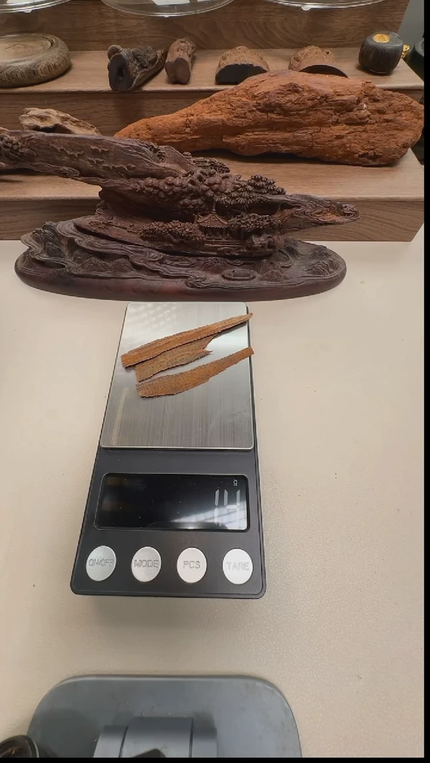 百****)沉水莺歌绿棋楠1.4g12044277