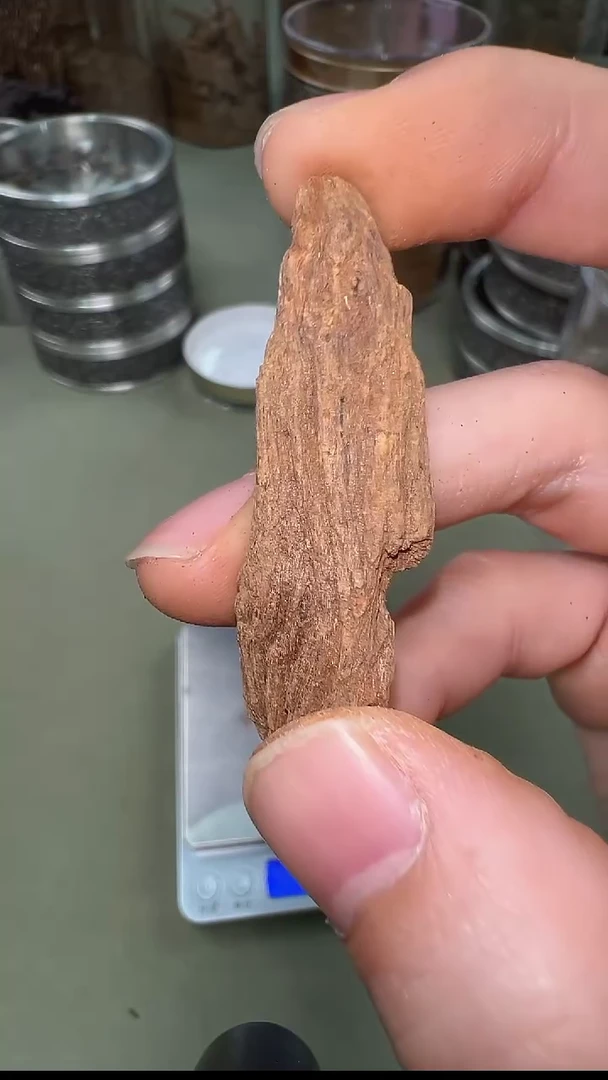 【闪购商品】沉香2.26g越南富森红土块料