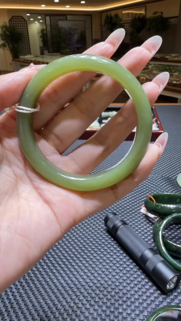 颈饰未镶嵌和田玉手镯58