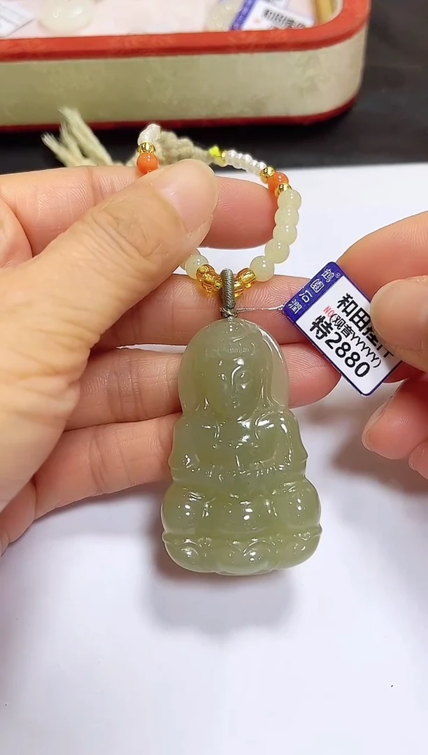 颈饰未镶嵌和田玉挂件
