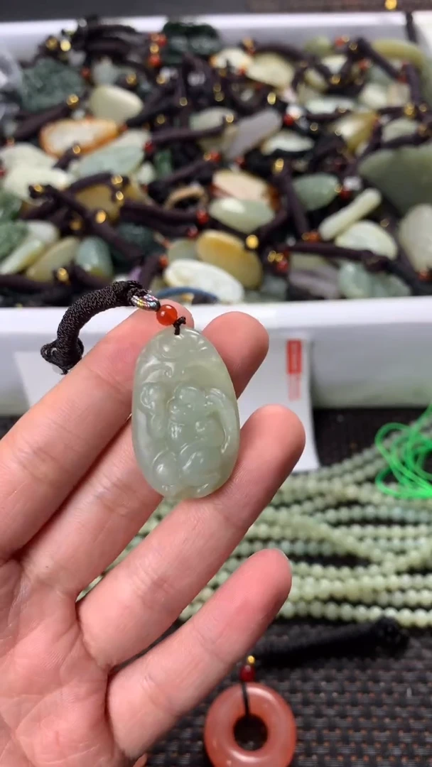 【闪购商品】和田玉颈饰未镶嵌多样性发货没有证书拍一发一有瑕