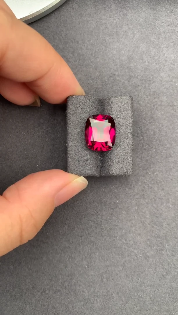 未镶嵌珠宝半成品石榴石8.7ct紫牙乌 GE 定制