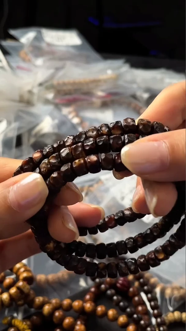 手串星月菩提精工级深珀药片无相6*5手串（B）