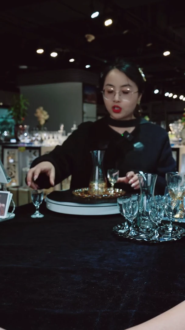 水晶高脚款12杯4壶2托盘琥珀色