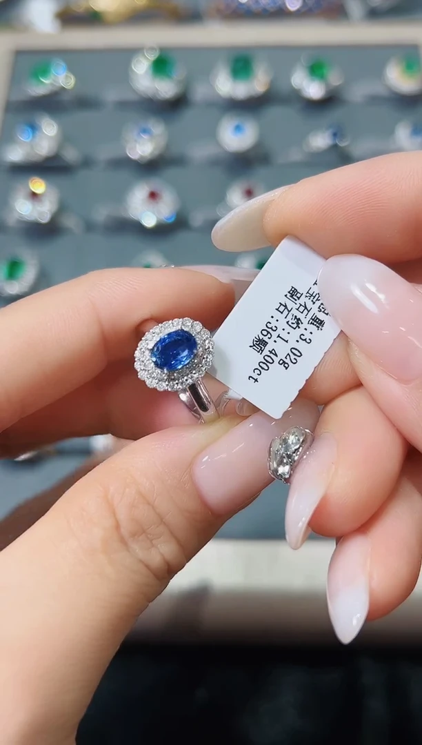蓝宝石戒指18K金镶嵌·