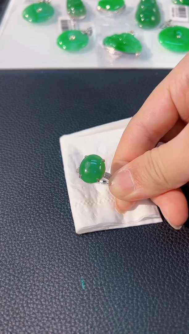 颈饰18K金镶嵌翡翠 缅料A货/支持复检/一件