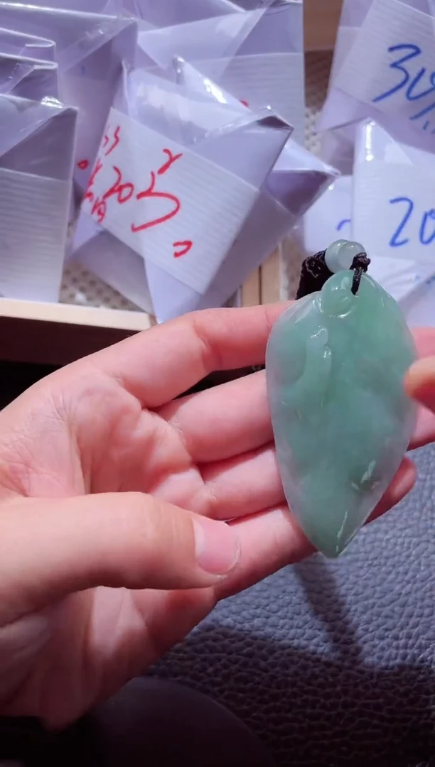 颈饰未镶嵌翡翠00007300