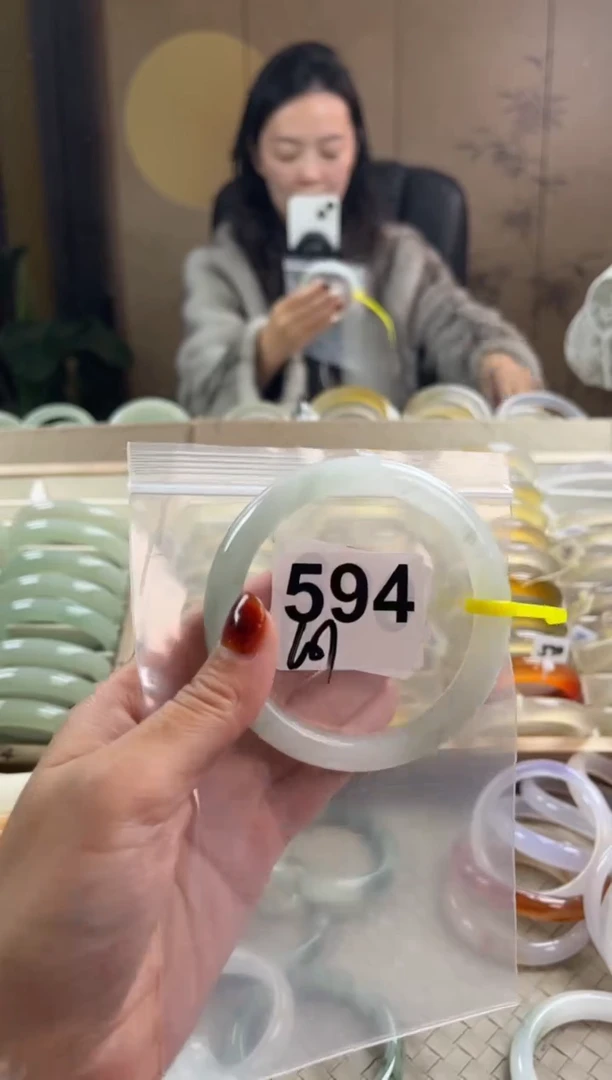 手镯玛瑙/玉髓未镶嵌594天山翠默认微抠