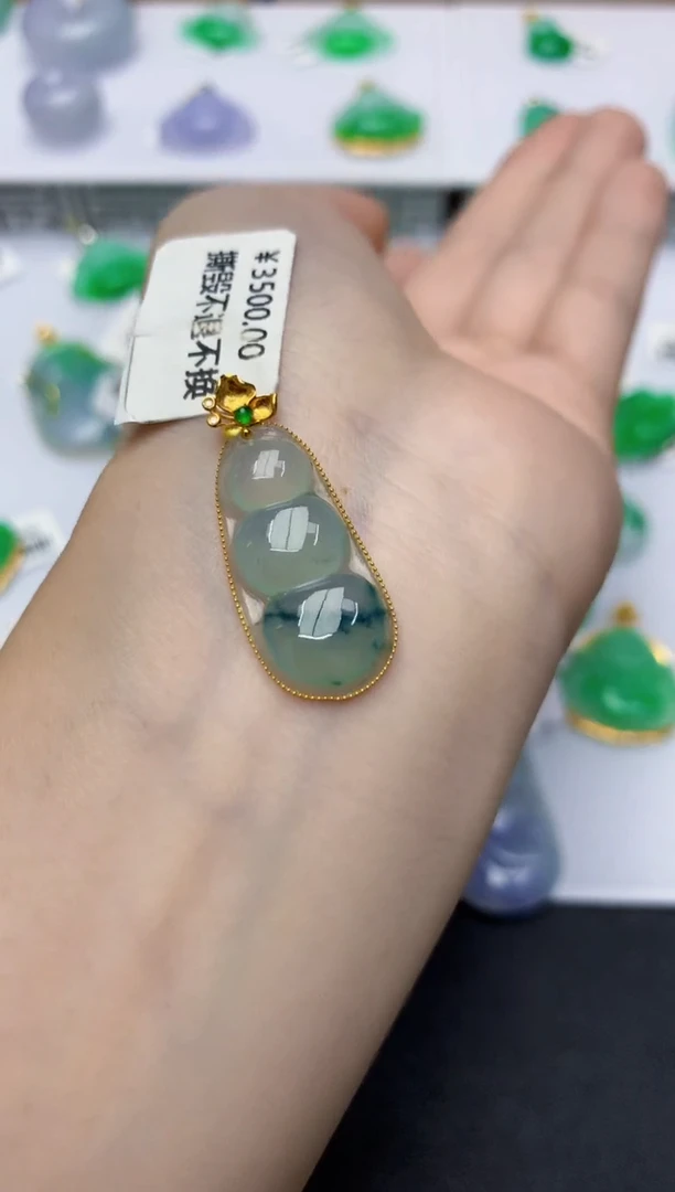 翡翠18K金镶嵌颈饰0000000000