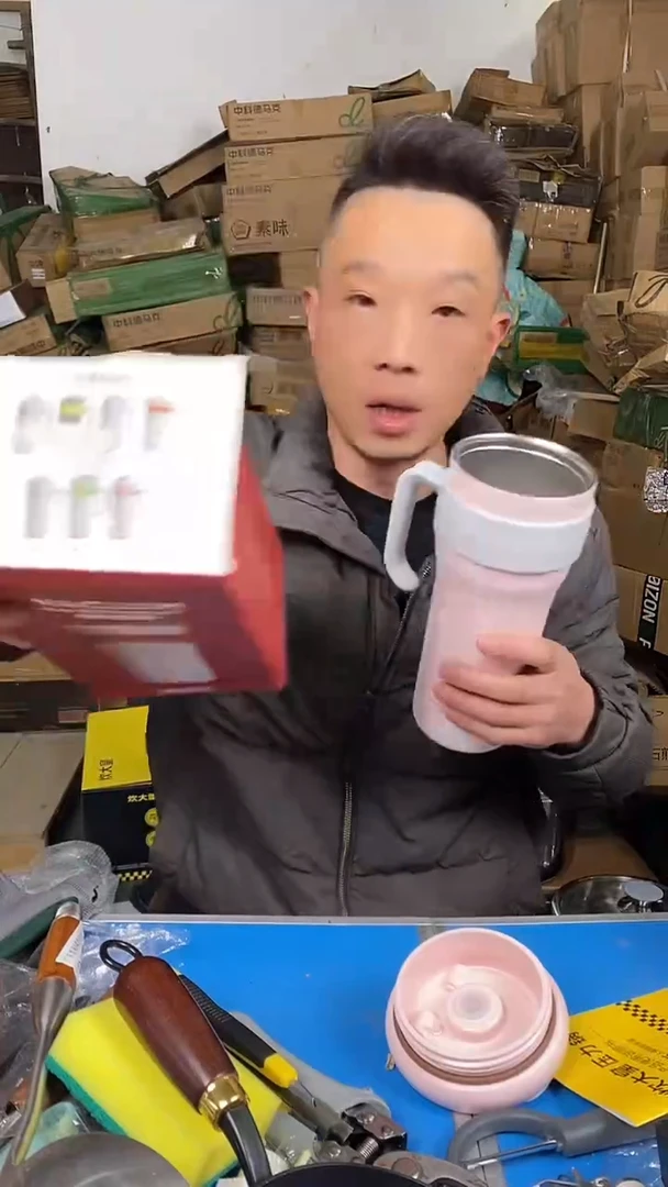 1冰霸杯 有吸管 有磕碰与划痕