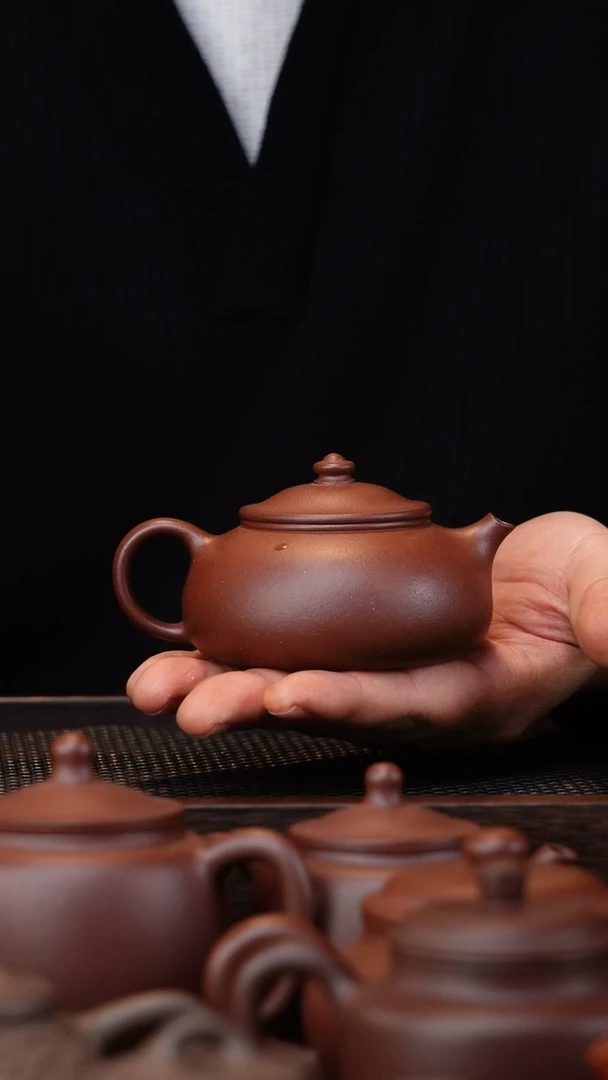 【闪购商品】紫砂茶壶平台底曹清寒江160cc