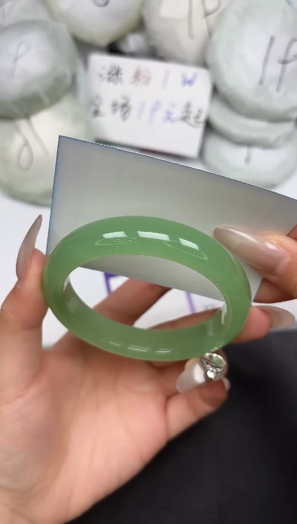 未镶嵌手镯石英质玉70-59-60