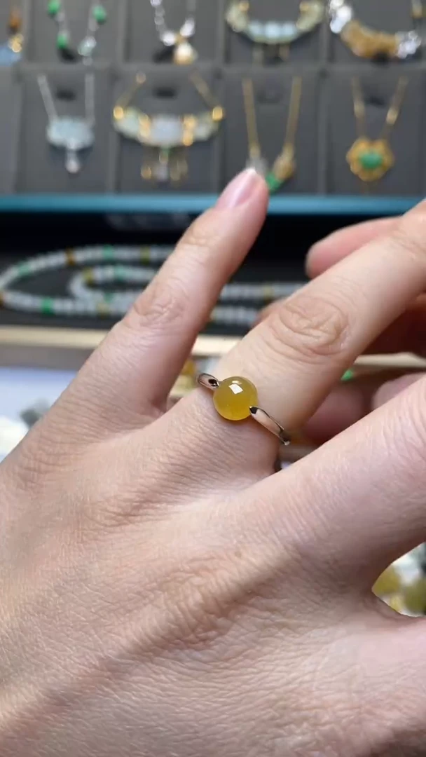 颈饰18K金镶嵌翡翠净货36840