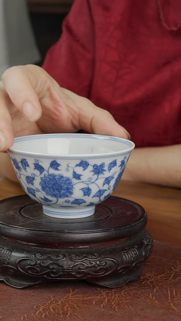 摆件青花缠枝莲主人杯