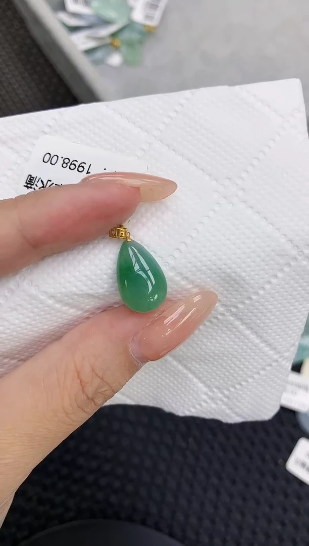 颈饰18K金镶嵌翡翠11111111111