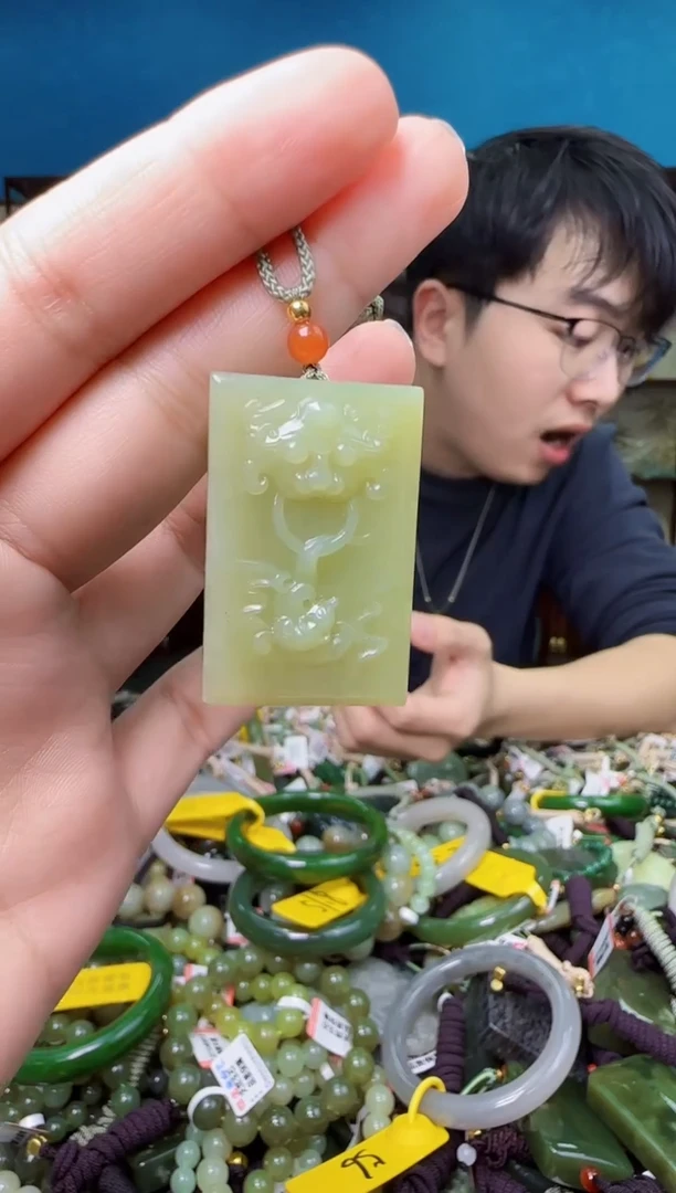 颈饰未镶嵌和田玉1