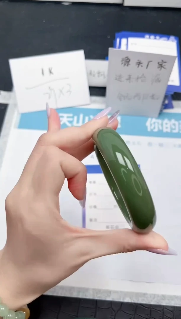【闪购商品】石英质玉手镯未镶嵌10-58