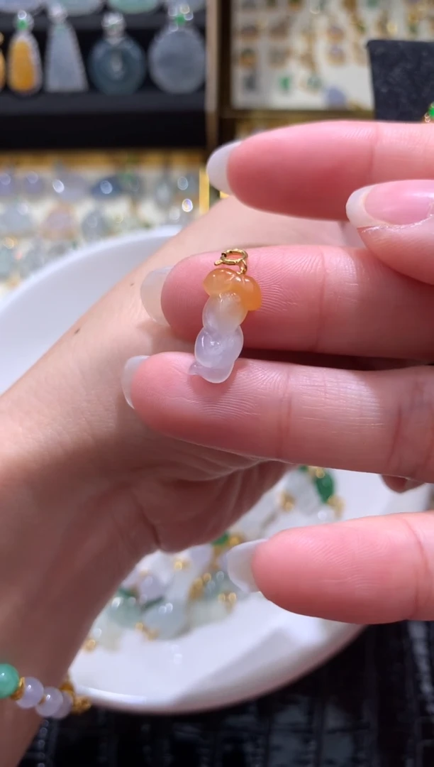 颈饰18K金镶嵌翡翠翡翠