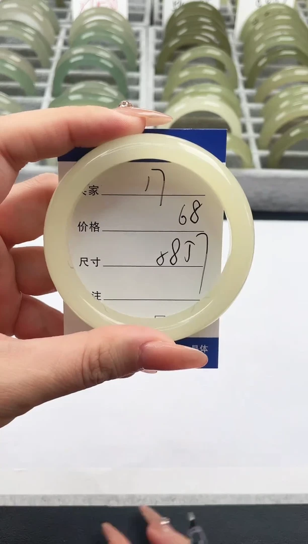未镶嵌手镯石英质玉蜂蜜水