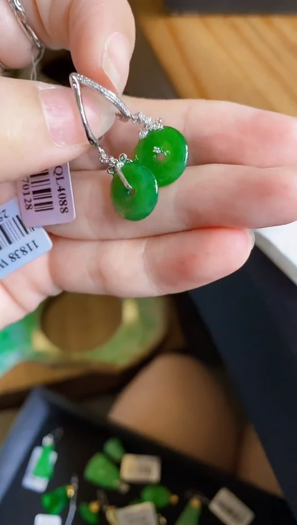 翡翠18K金镶嵌颈饰耳饰