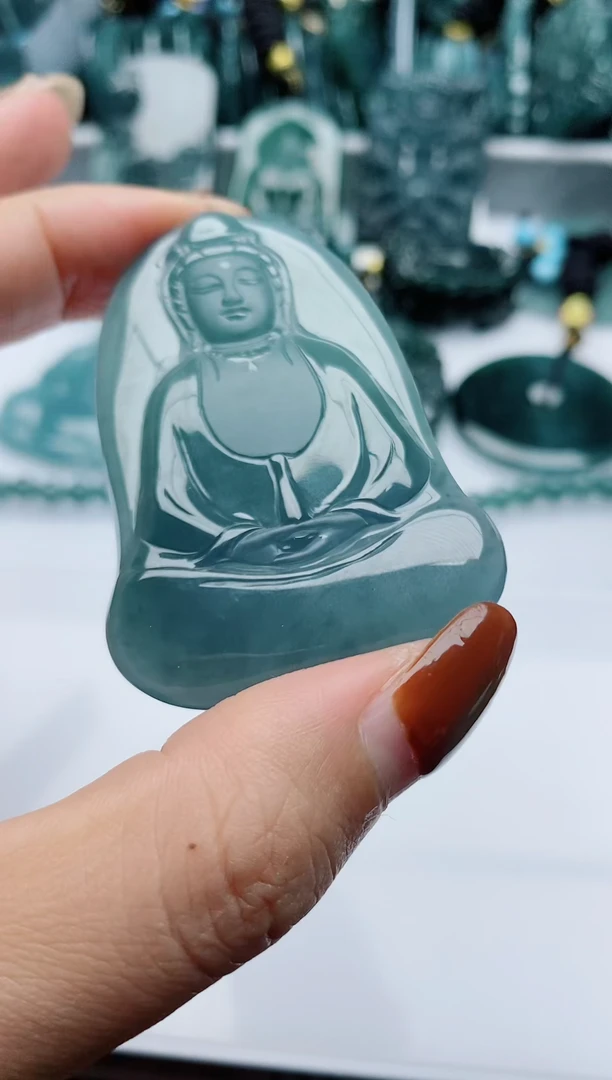颈饰未镶嵌翡翠
