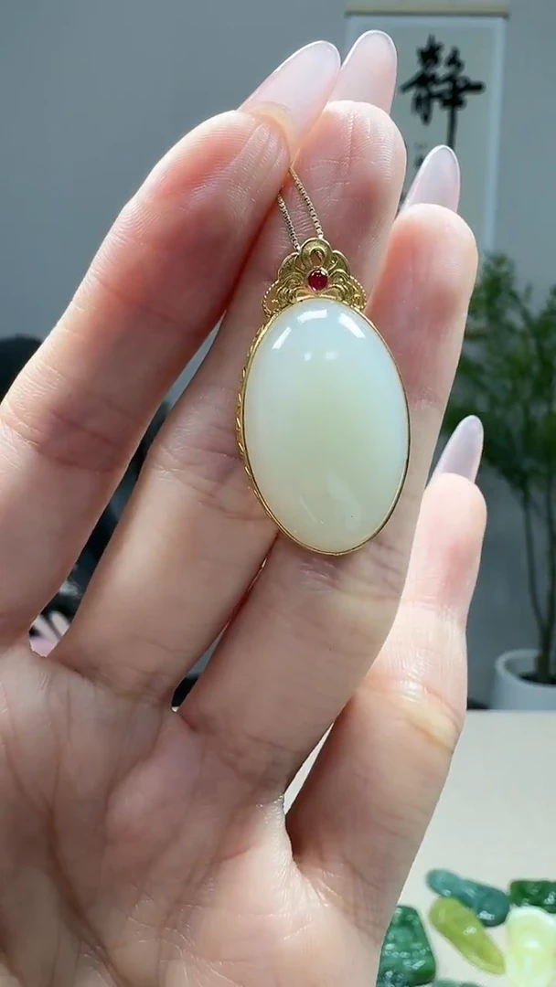 18K金镶嵌和田玉挂件琴*1