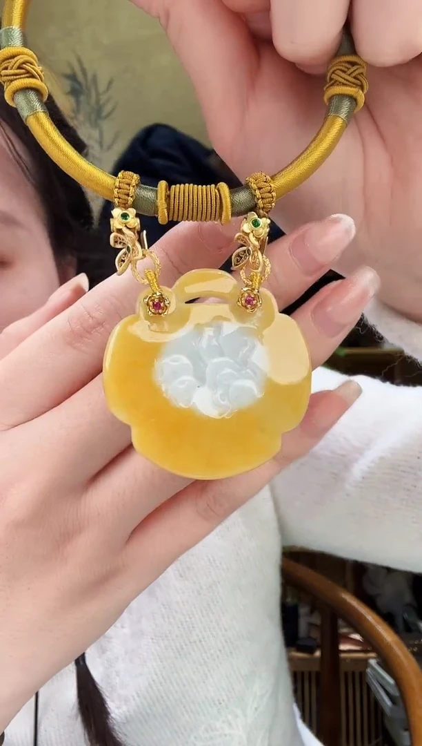 颈饰未镶嵌翡翠吊坠