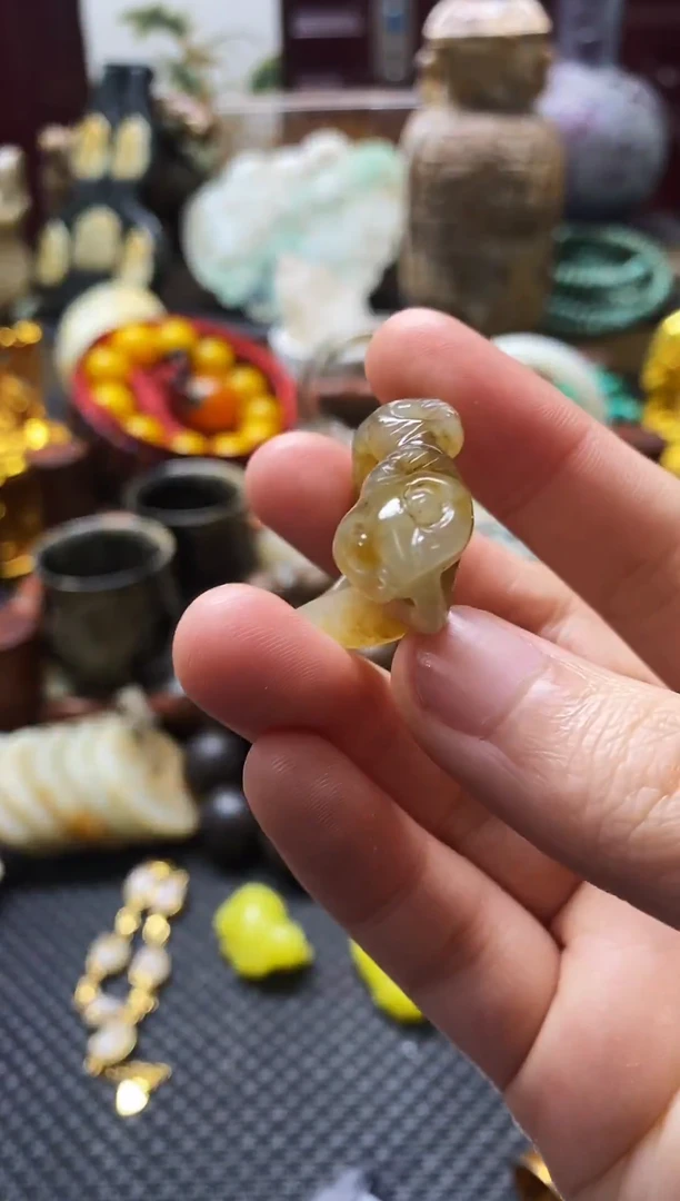 未镶嵌戒指和田玉蛇