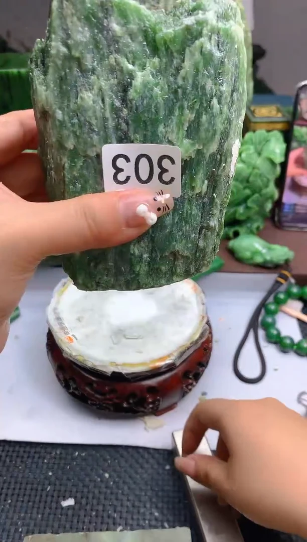 和田玉（碧玉）未镶嵌珠宝半成品303