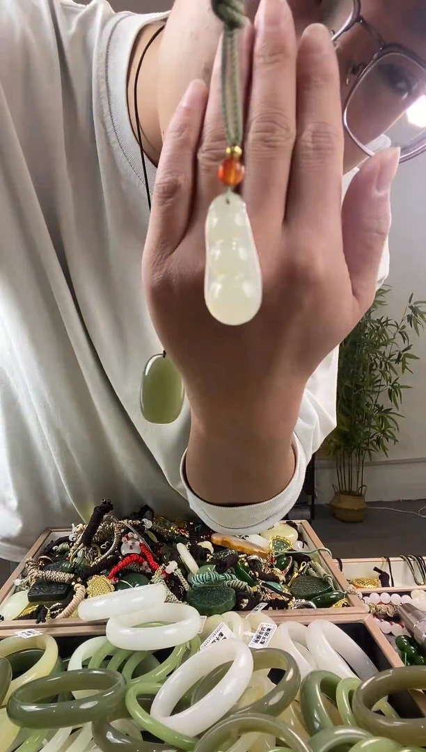 颈饰未镶嵌和田玉多样性拍一发一  1.52