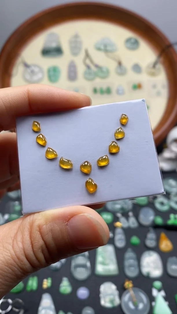 颈饰未镶嵌翡翠10颗黄翡随形/芬