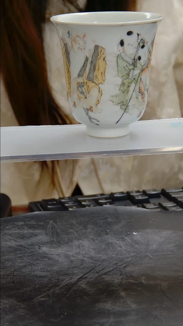 瓶粉彩人物纹钟式杯